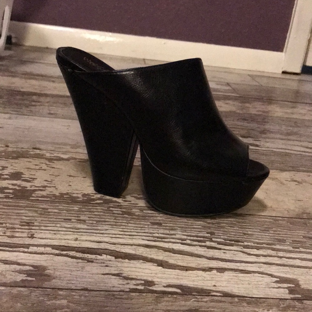 6” Black synthetic leather heels  7 1/2